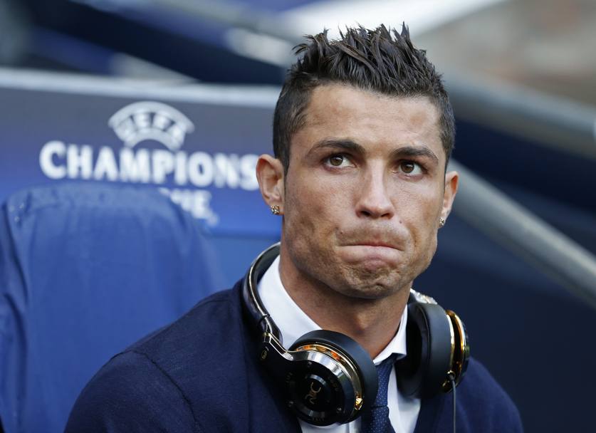 Ronaldo pensieroso prima del fischio di inizio: non ha recuperato dall&#39;infortunio muscolare. Action Images